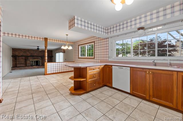 Builiding view eighteen for 25574 Wilson, Dearborn Heights, MI. 48127