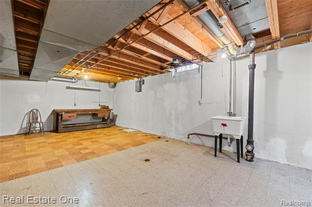 Builiding view forty nine for 25574 Wilson, Dearborn Heights, MI. 48127