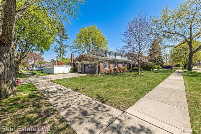 Builiding view six for 25574 Wilson, Dearborn Heights, MI. 48127