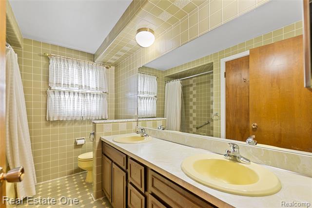 Builiding view thirty nine for 25574 Wilson, Dearborn Heights, MI. 48127