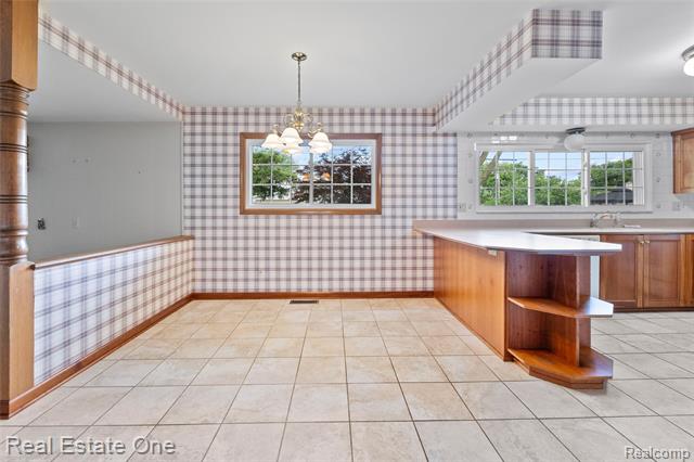 Builiding view twenty one for 25574 Wilson, Dearborn Heights, MI. 48127