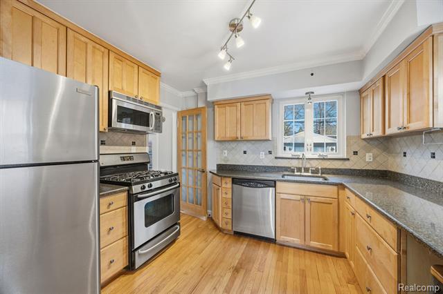 Builiding view nineteen for 22844 Buckingham, Dearborn, MI. 48128