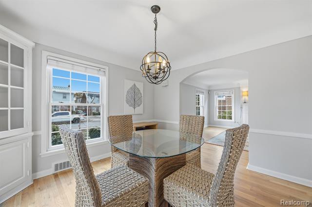 Builiding view seventeen for 22844 Buckingham, Dearborn, MI. 48128