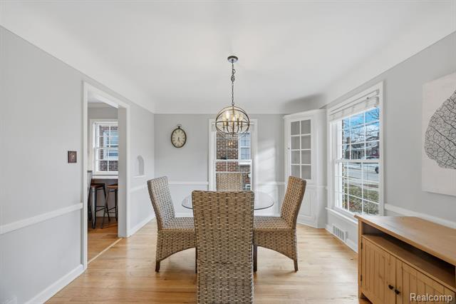 Builiding view sixteen for 22844 Buckingham, Dearborn, MI. 48128