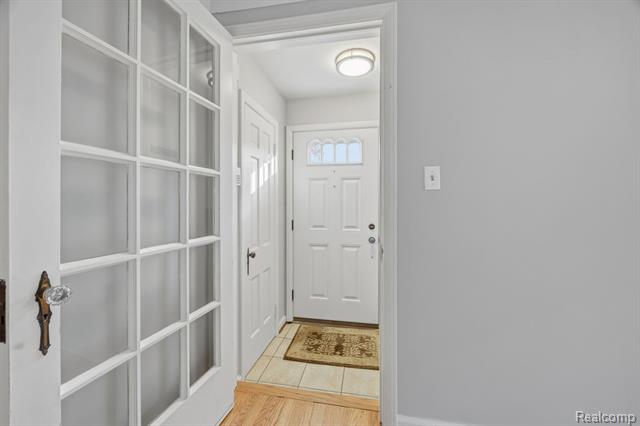 Builiding view ten for 22844 Buckingham, Dearborn, MI. 48128