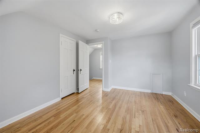 Builiding view twenty seven for 22844 Buckingham, Dearborn, MI. 48128