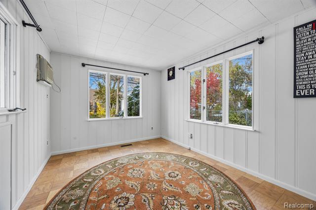 Builiding view twenty three for 22844 Buckingham, Dearborn, MI. 48128