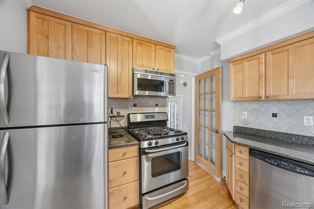 Builiding view twenty two for 22844 Buckingham, Dearborn, MI. 48128