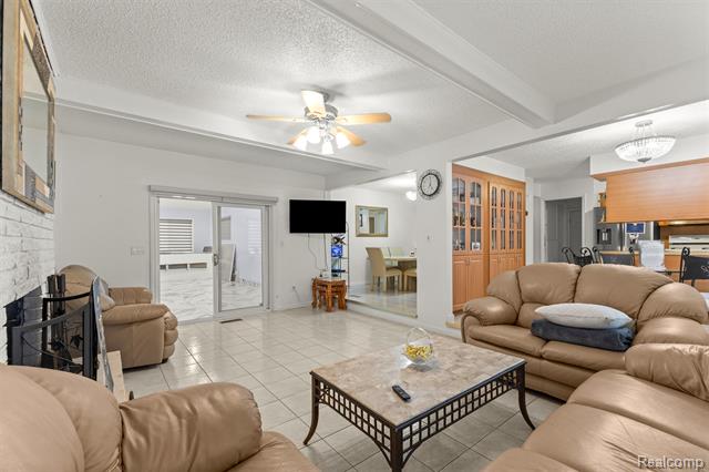 Builiding view eighteen for 26611 Cecile, Dearborn Heights, MI. 48127