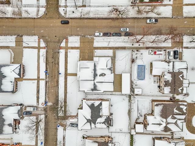 Builiding view fifty five for 26611 Cecile, Dearborn Heights, MI. 48127