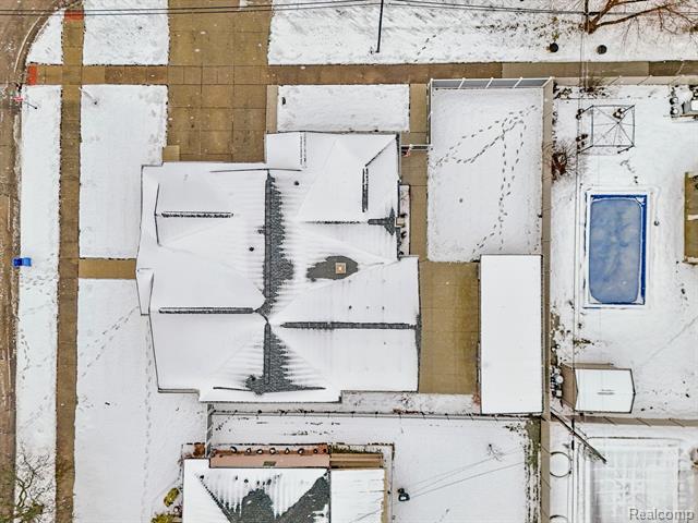 Builiding view fifty four for 26611 Cecile, Dearborn Heights, MI. 48127