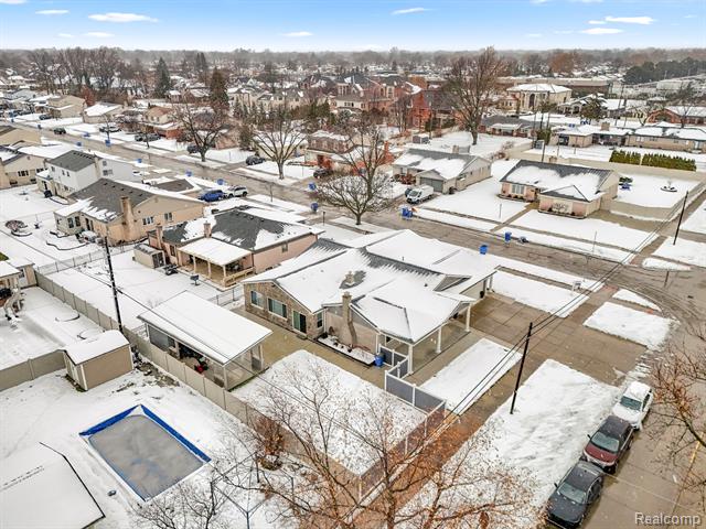 Builiding view fifty seven for 26611 Cecile, Dearborn Heights, MI. 48127