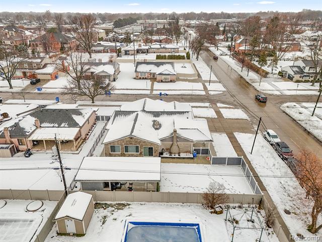 Builiding view fifty six for 26611 Cecile, Dearborn Heights, MI. 48127