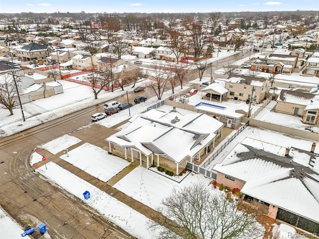 Builiding view fifty three for 26611 Cecile, Dearborn Heights, MI. 48127