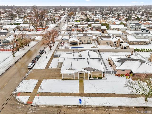 Builiding view fifty two for 26611 Cecile, Dearborn Heights, MI. 48127