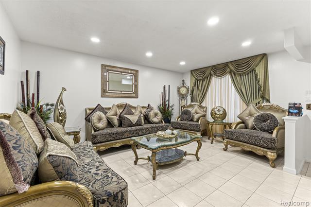 Builiding view five for 26611 Cecile, Dearborn Heights, MI. 48127