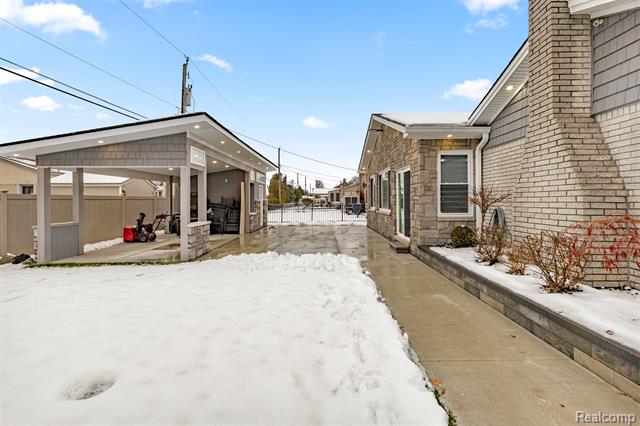 Builiding view forty seven for 26611 Cecile, Dearborn Heights, MI. 48127