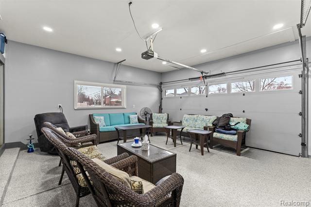 Builiding view forty for 26611 Cecile, Dearborn Heights, MI. 48127