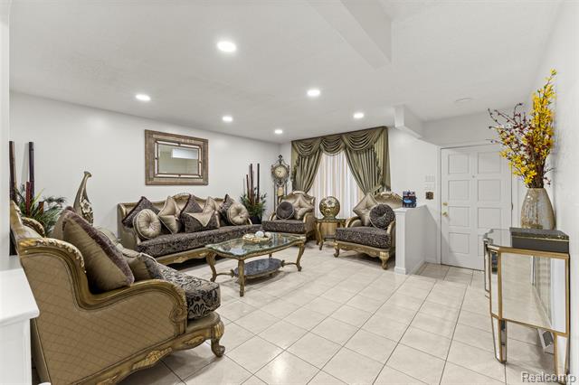 Builiding view four for 26611 Cecile, Dearborn Heights, MI. 48127