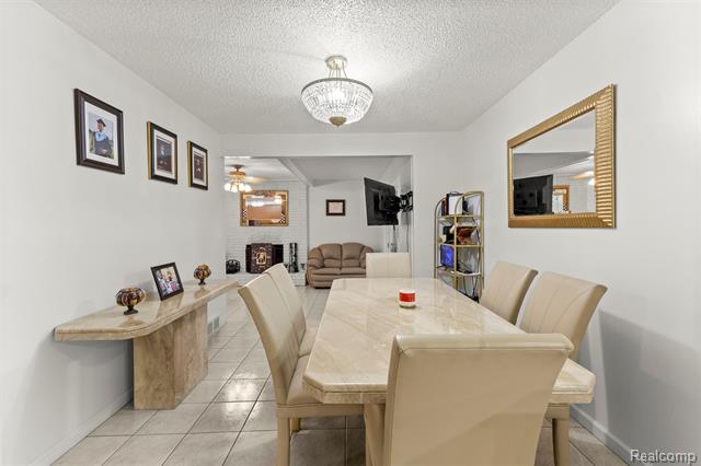 Builiding view nine for 26611 Cecile, Dearborn Heights, MI. 48127