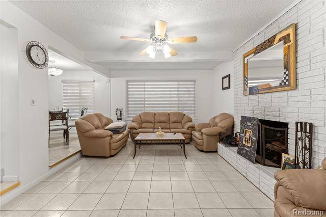 Builiding view nineteen for 26611 Cecile, Dearborn Heights, MI. 48127