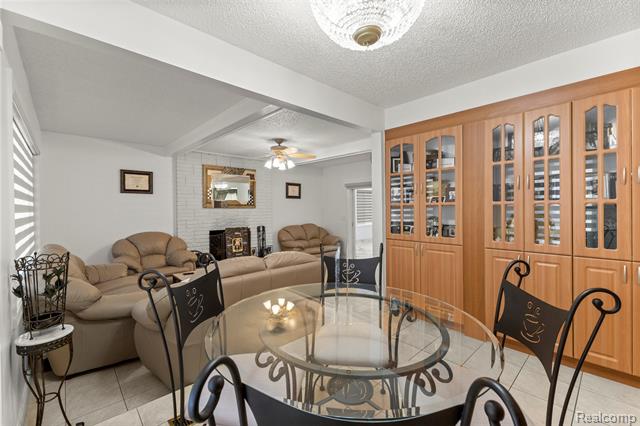 Builiding view sixteen for 26611 Cecile, Dearborn Heights, MI. 48127