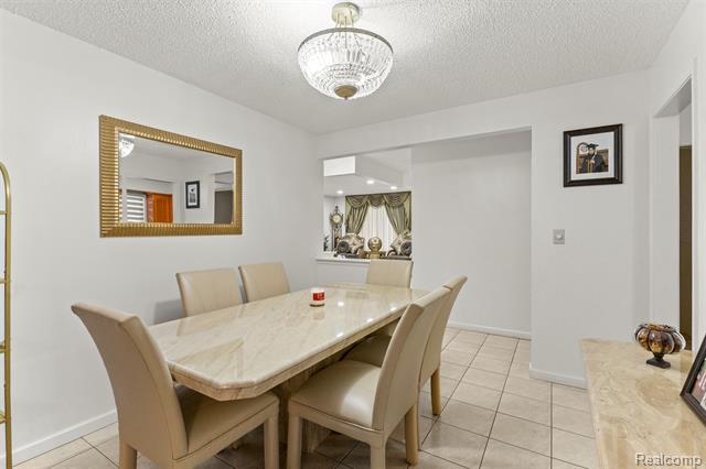 Builiding view ten for 26611 Cecile, Dearborn Heights, MI. 48127