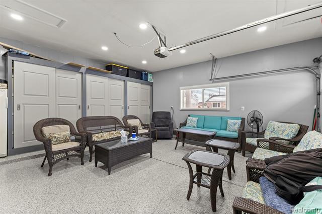 Builiding view thirty nine for 26611 Cecile, Dearborn Heights, MI. 48127