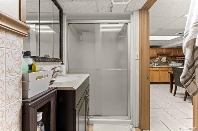 Builiding view thirty three for 26611 Cecile, Dearborn Heights, MI. 48127