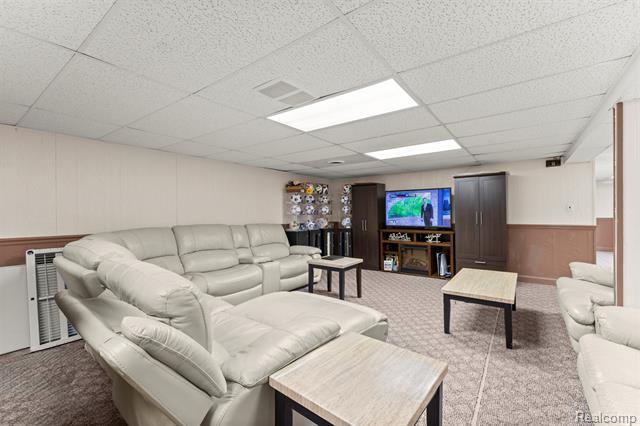 Builiding view thirty two for 26611 Cecile, Dearborn Heights, MI. 48127