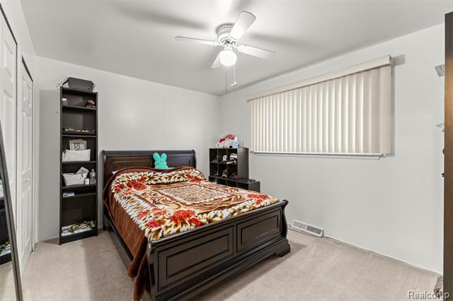 Builiding view twenty five for 26611 Cecile, Dearborn Heights, MI. 48127