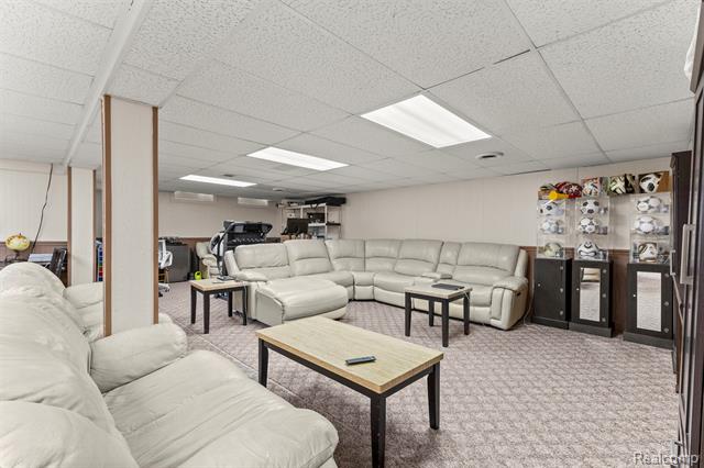 Builiding view twenty nine for 26611 Cecile, Dearborn Heights, MI. 48127