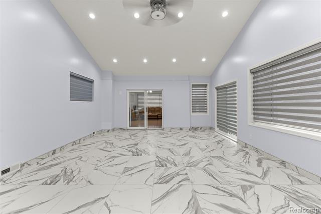 Builiding view twenty one for 26611 Cecile, Dearborn Heights, MI. 48127