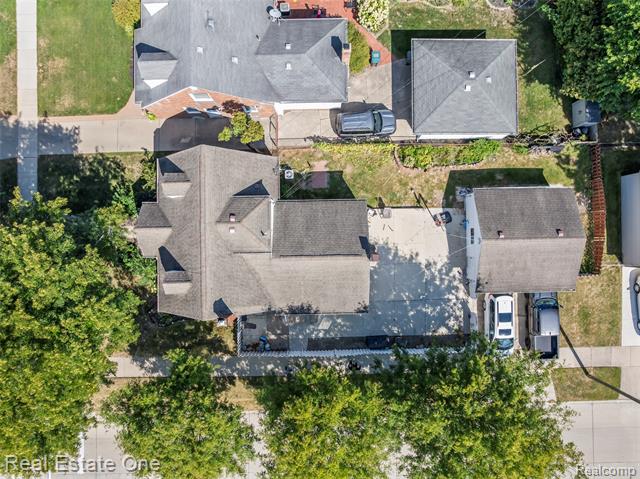 Builiding view thirty nine for 1300 Nightingale, Dearborn, MI. 48128