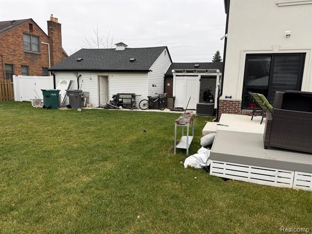 Builiding view eighteen for 23926 Oak, Dearborn, MI. 48128