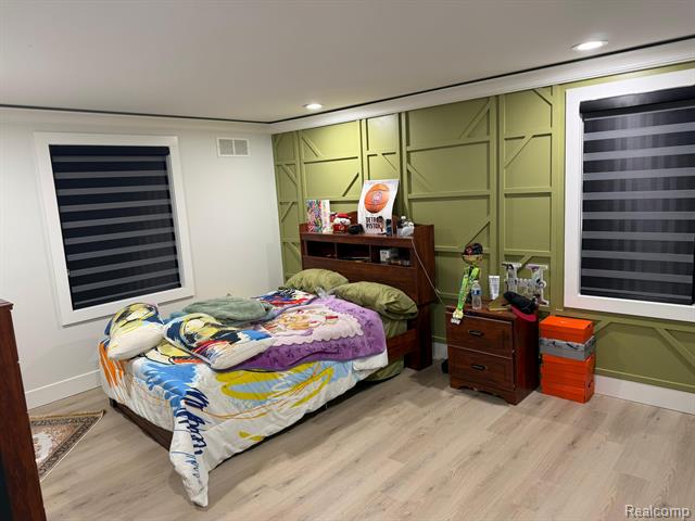 Builiding view eleven for 23926 Oak, Dearborn, MI. 48128