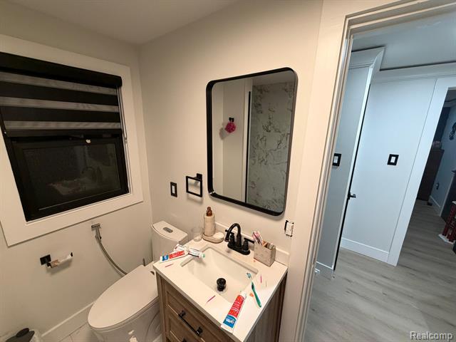 Builiding view fifteen for 23926 Oak, Dearborn, MI. 48128