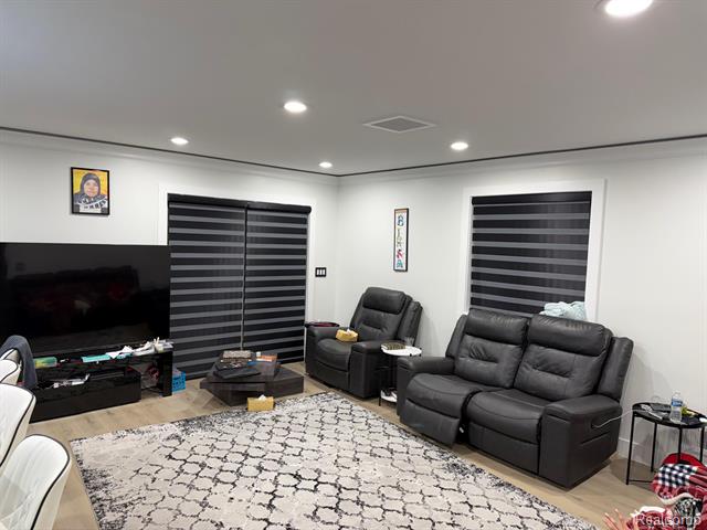 Builiding view five for 23926 Oak, Dearborn, MI. 48128