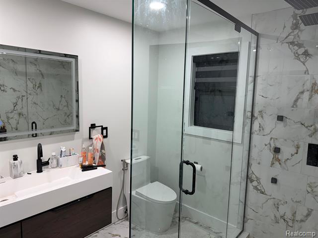 Builiding view fourteen for 23926 Oak, Dearborn, MI. 48128