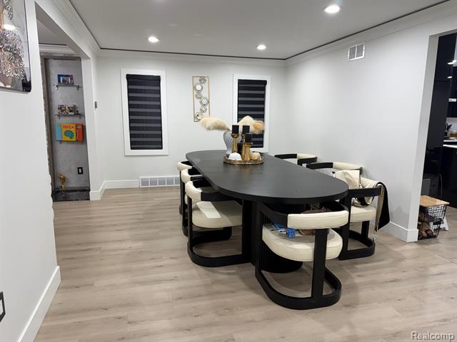 Builiding view nine for 23926 Oak, Dearborn, MI. 48128