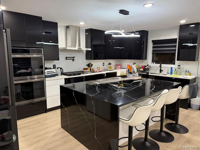 Builiding view six for 23926 Oak, Dearborn, MI. 48128