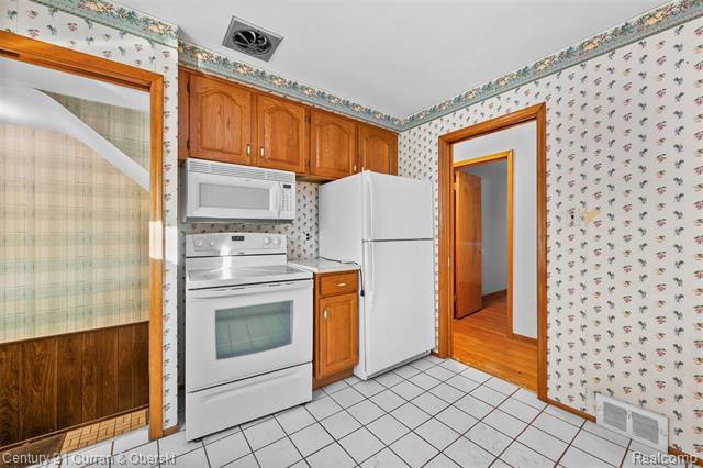 Builiding view eight for 1521 N Vernon, Dearborn, MI. 48128