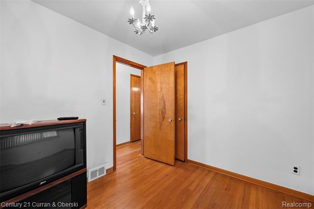 Builiding view eleven for 1521 N Vernon, Dearborn, MI. 48128