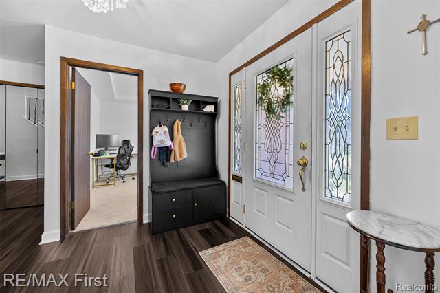 Builiding view six for 26376 Lawrence, Dearborn Heights, MI. 48127
