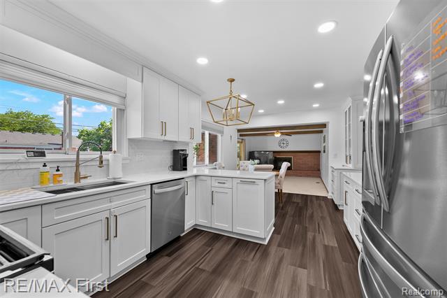 Builiding view thirteen for 26376 Lawrence, Dearborn Heights, MI. 48127