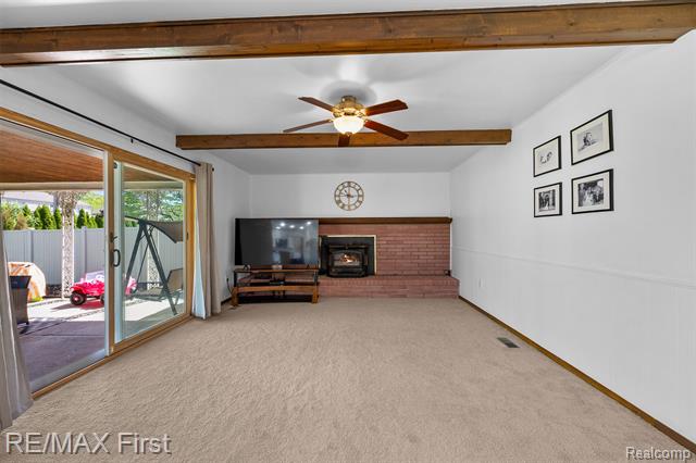 Builiding view thirty three for 26376 Lawrence, Dearborn Heights, MI. 48127