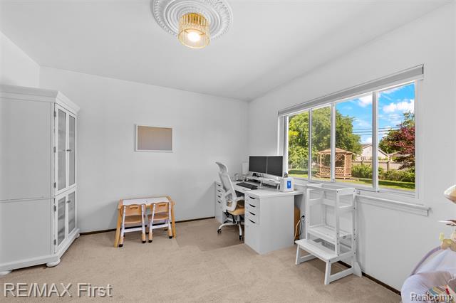 Builiding view thirty two for 26376 Lawrence, Dearborn Heights, MI. 48127