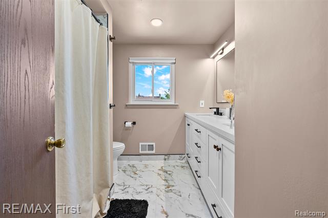 Builiding view twenty for 26376 Lawrence, Dearborn Heights, MI. 48127