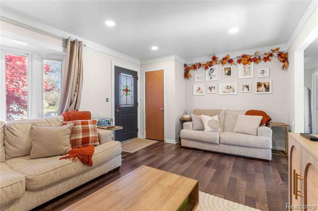 Builiding view five for 31549 John Hauk, Garden City, MI. 48135