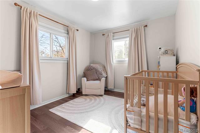 Builiding view nineteen for 31549 John Hauk, Garden City, MI. 48135